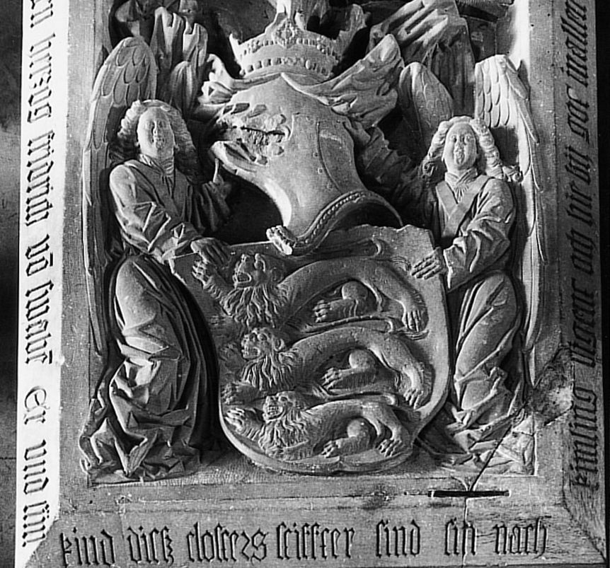 Image: Haus der Geschichte Baden-Württemberg Plaque on the tomb of the House of Staufen with the House of Staufen coat of arms, Lorch Monastery